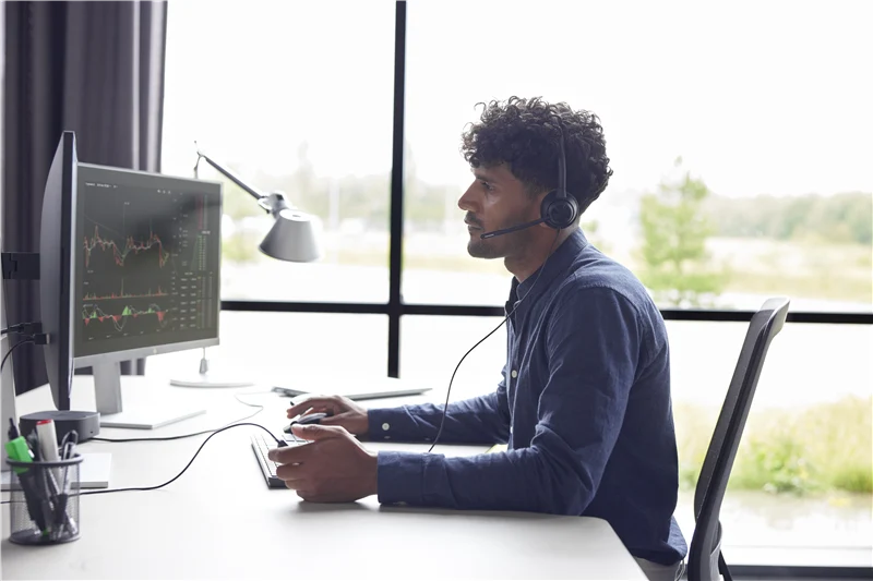 HP Poly EncorePro 320 Binaurales Headset mit Quick Disconnect TAA Schwarz