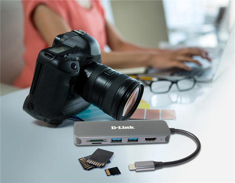 D-Link DUB-2327 6-In-1 USB-C Hub mit HDMI/Kartenleser/USB-C Ladeanschluss Grau