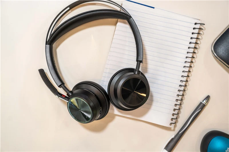 HP Poly Voyager Focus 2 USB-C-C Headset +USB-C/A-Adapter Schwarz