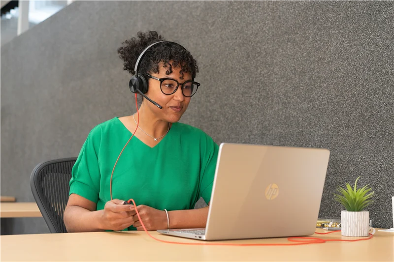 HP Poly Blackwire 8225 USB-C Stereo-Headset + USB-C/A-Adapter Schwarz